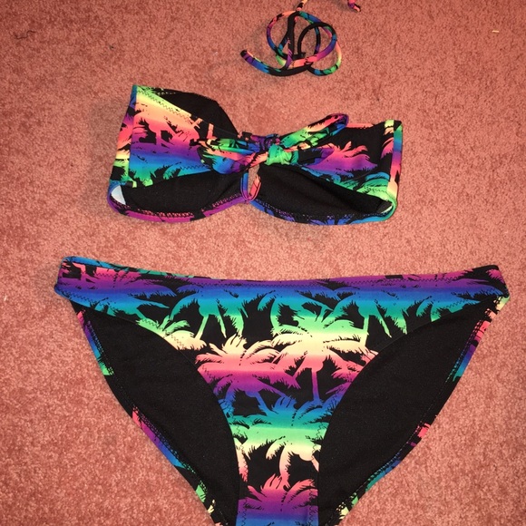 Bikini - Picture 2 of 2